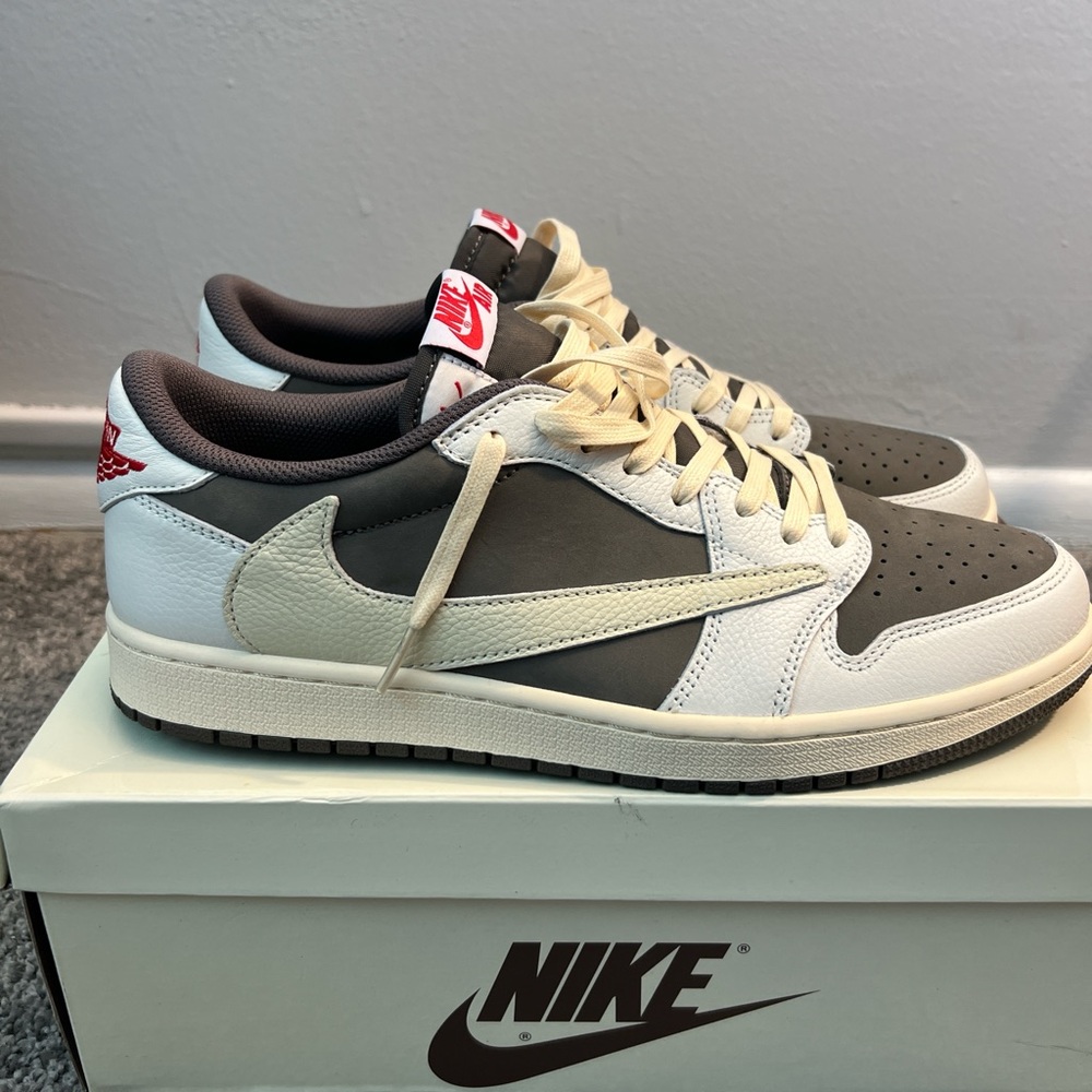 Travis Scott Jordan 1 low Brand New
